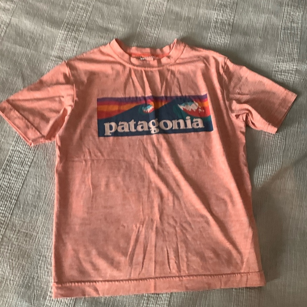 Kids size7-8 orange pink Patagonia short sleeve performance shirt good condition
